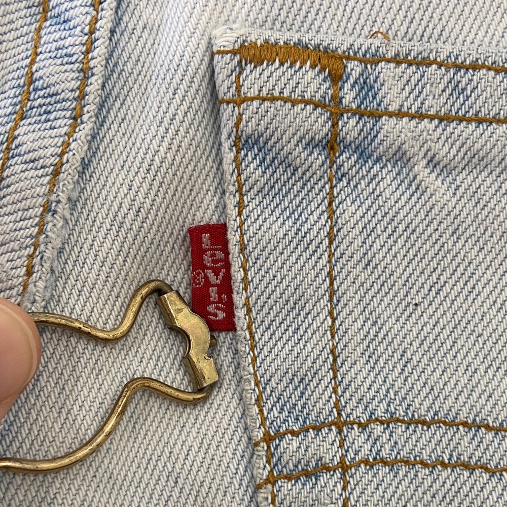 Levi’s ‘90s light Blue Denim Frayed Hem zip up shorts - Picture 9 of 9